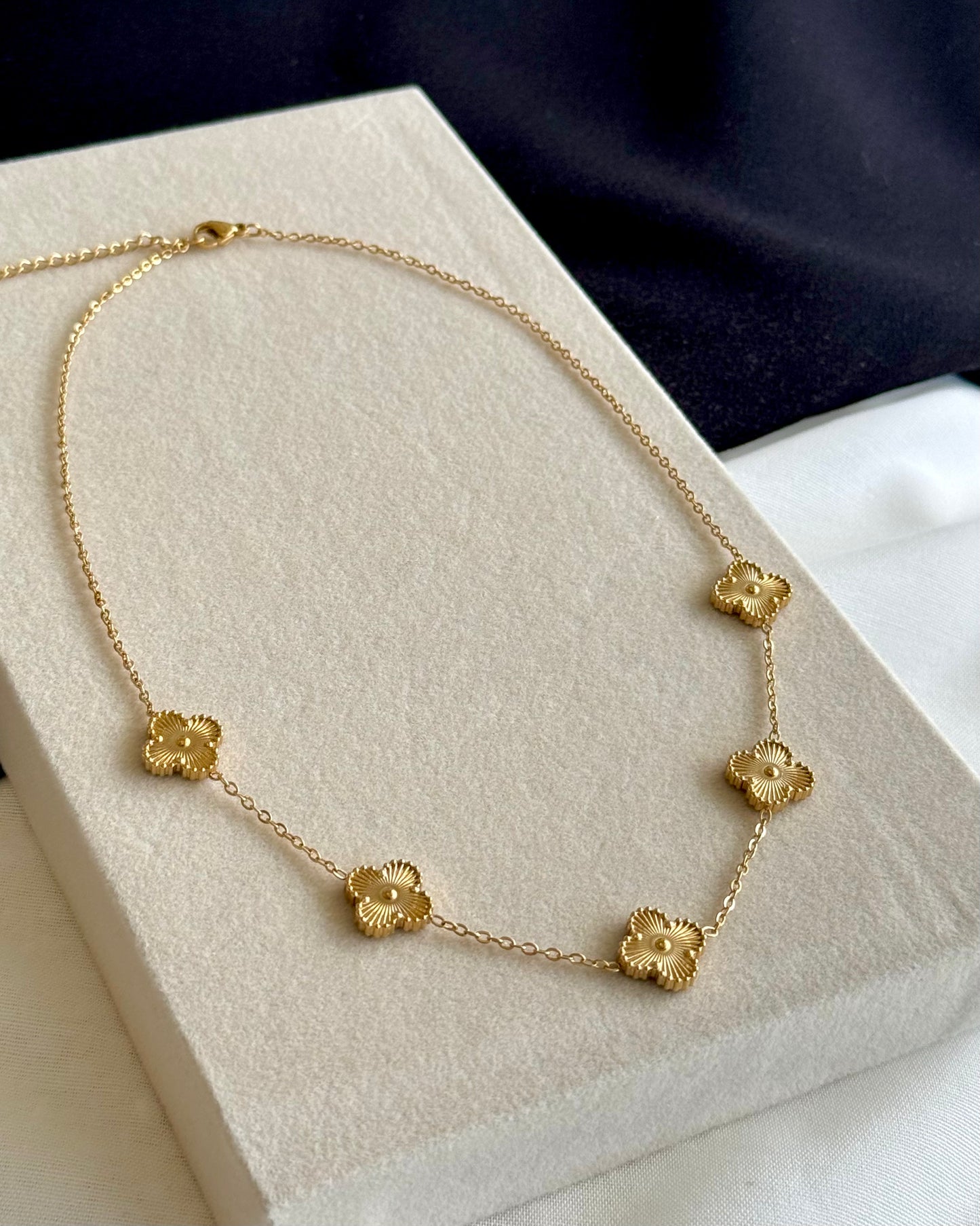 Van ll Necklace REFC045 / 46 / 80